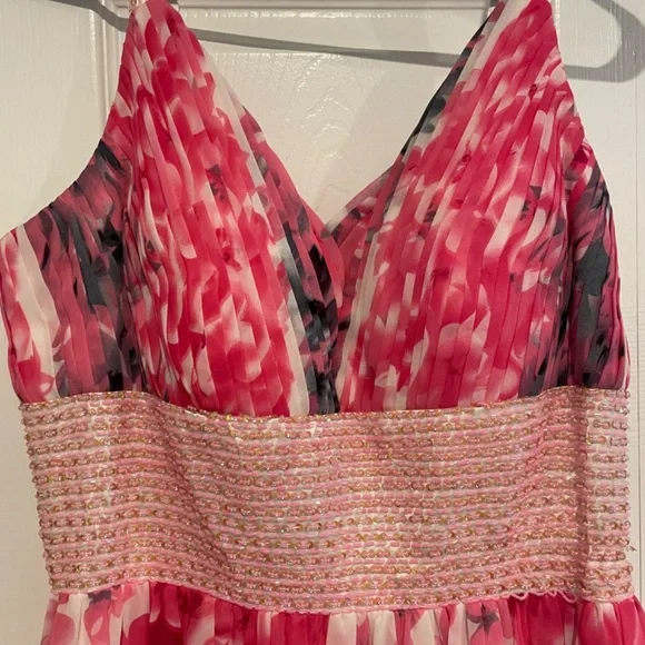 Dress - Picture 2 of 8